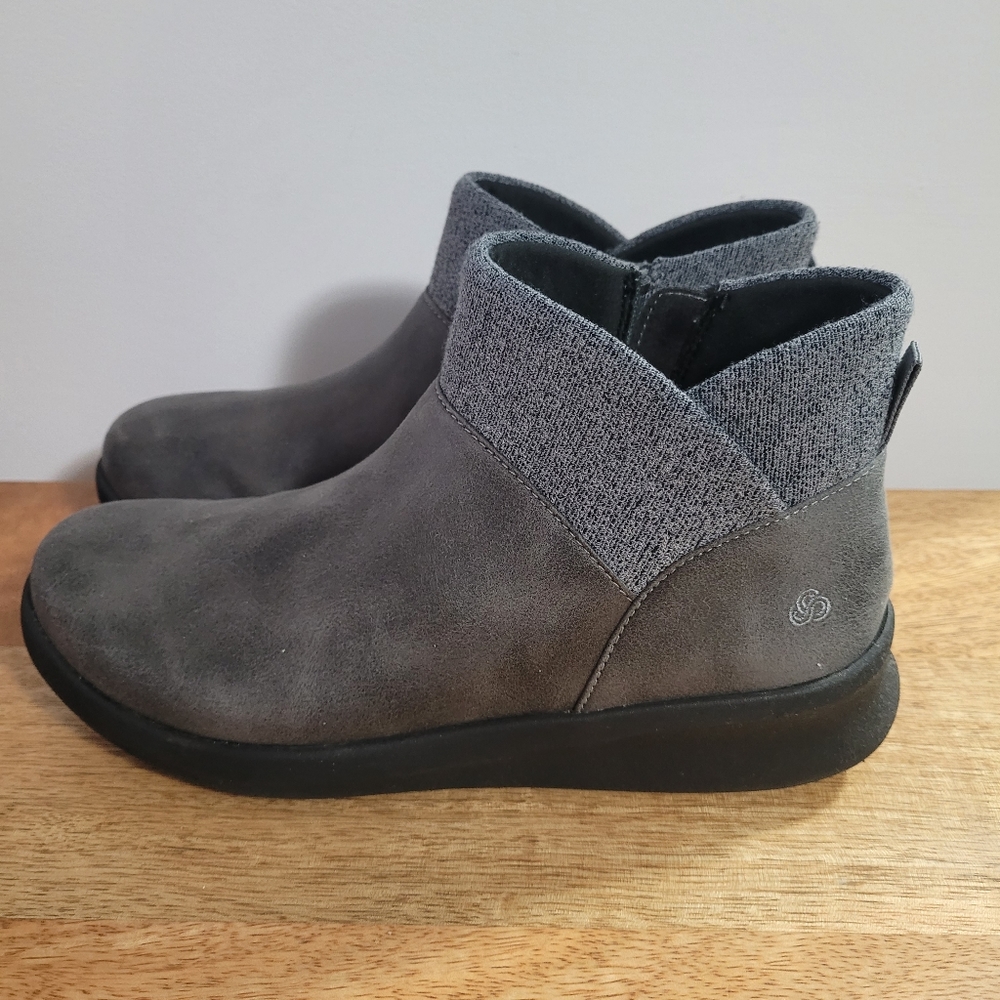 Clarks Cloud Stepper Boot Grey Size 6.5